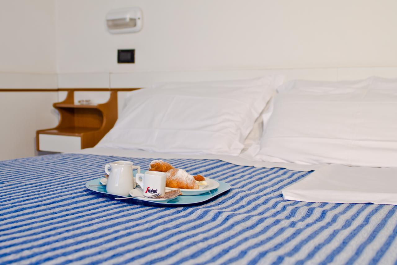 Hotel Montecarlo Rimini Eksteriør bilde
