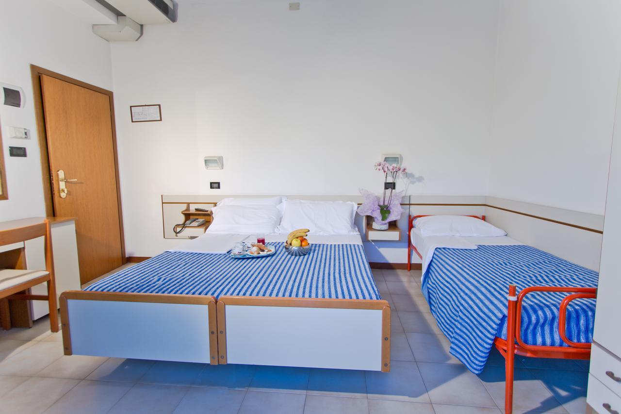 Hotel Montecarlo Rimini Eksteriør bilde