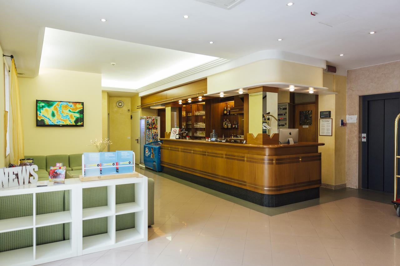Hotel Montecarlo Rimini Eksteriør bilde