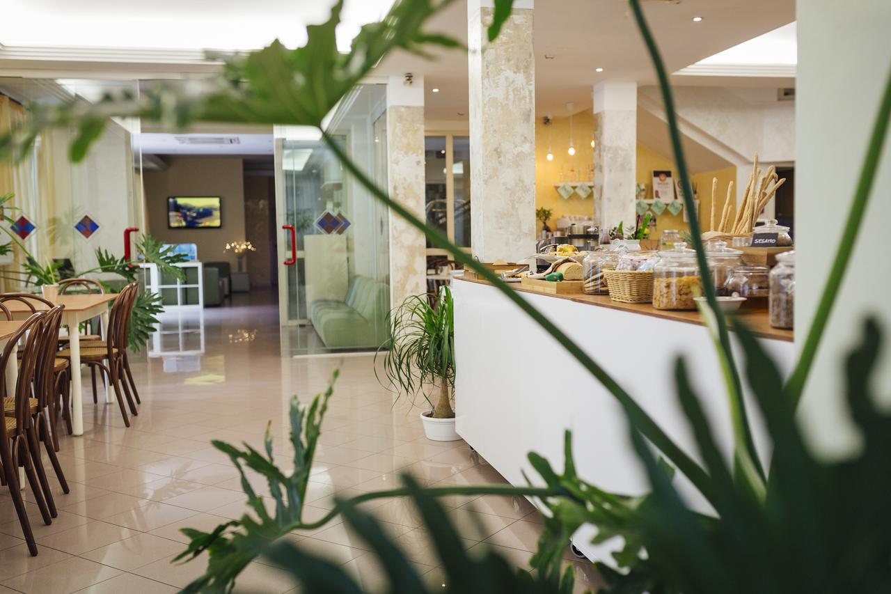Hotel Montecarlo Rimini Eksteriør bilde