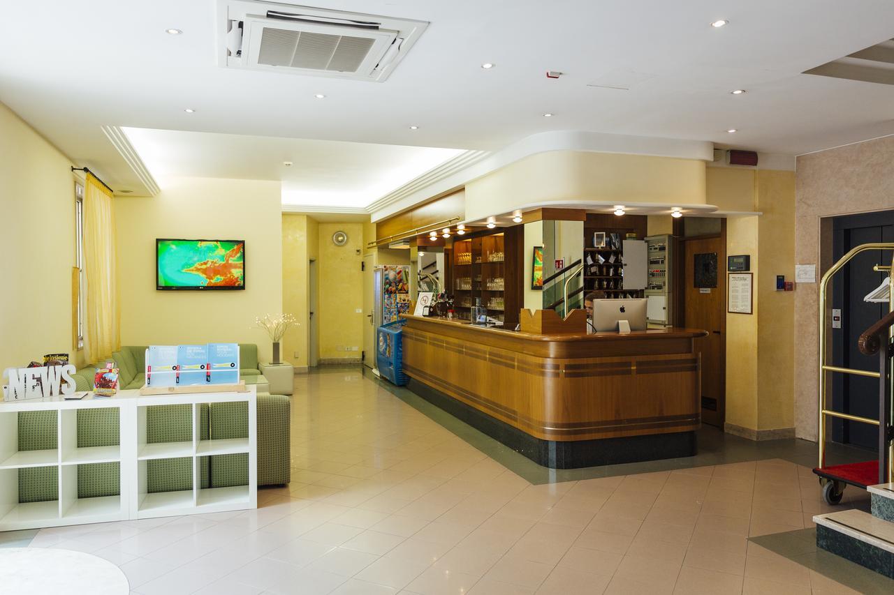 Hotel Montecarlo Rimini Eksteriør bilde