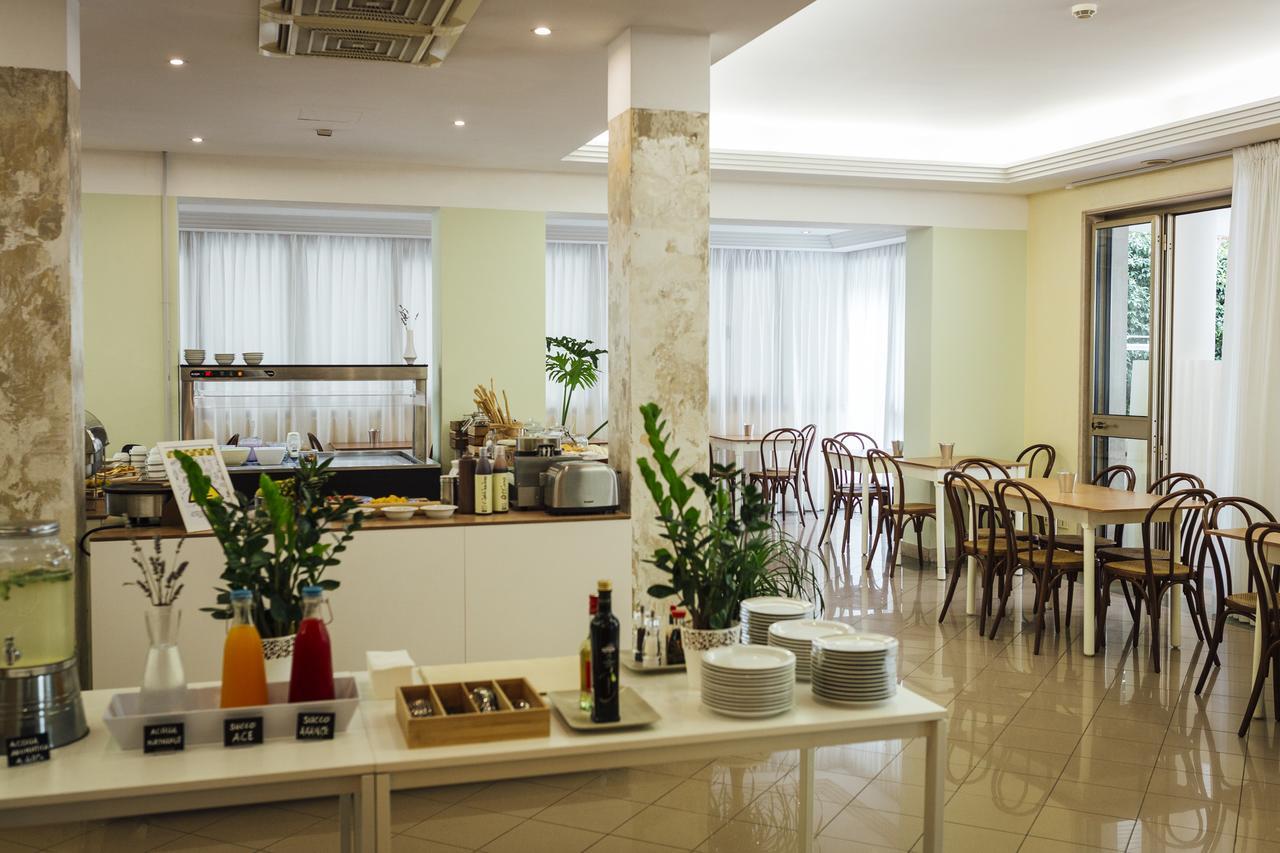 Hotel Montecarlo Rimini Eksteriør bilde