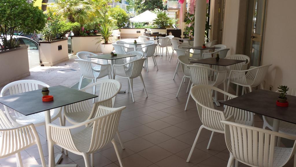 Hotel Montecarlo Rimini Eksteriør bilde